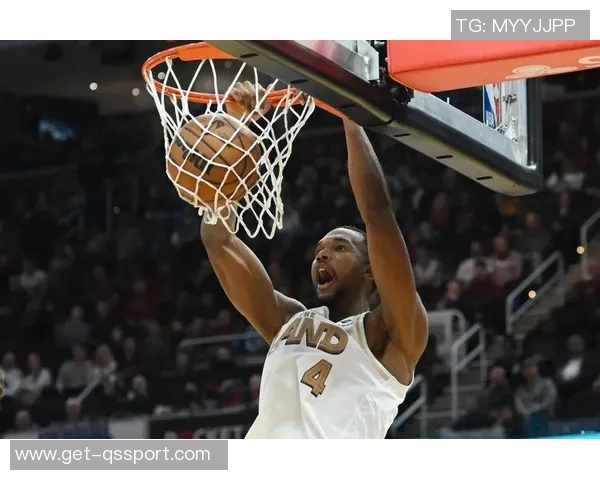 小莫布里首秀表现亮眼18分钟内贡献12分6板2助助力球队胜利